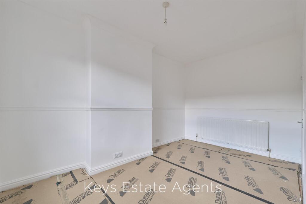 REAR BEDROOM
