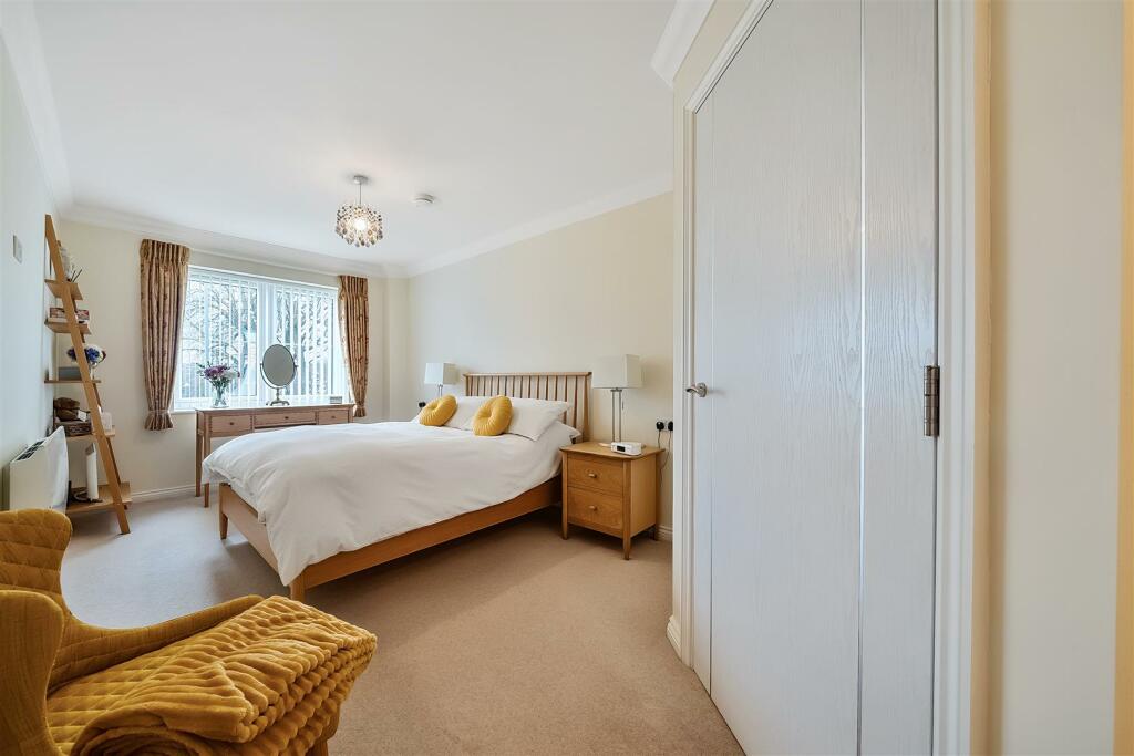 Bedroom One (3).jpg