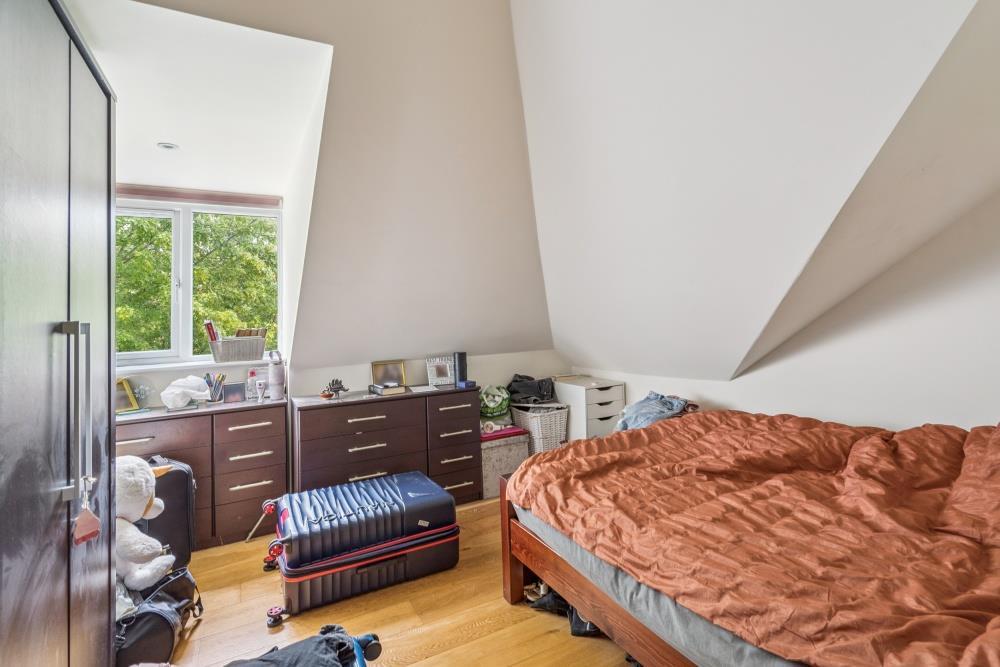 DSC09042-95abe62773a8e4392f8504f05d2775a9 - 800px.