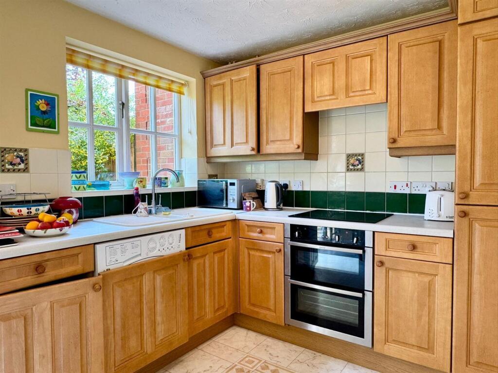 Kitchen (4).jpg