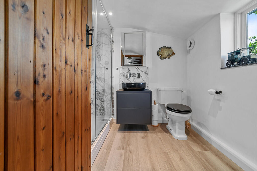 PT-TV-TudorCottag...