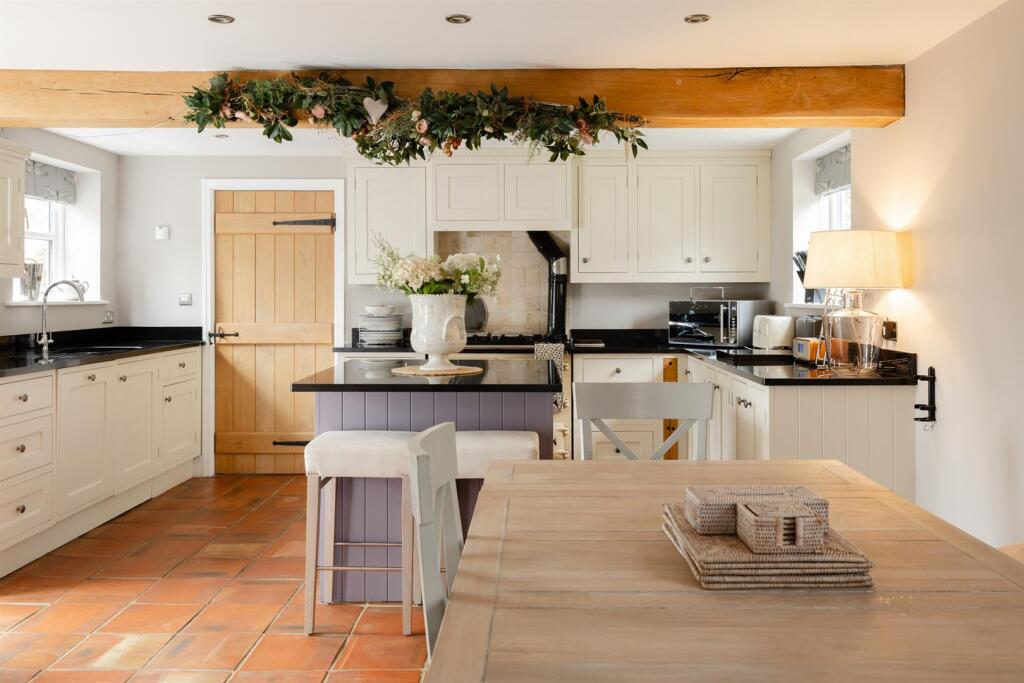 Cottage - Kitchen/Dining Room