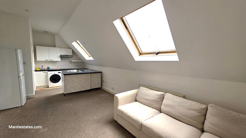 KITCHEN-LOUNGE
