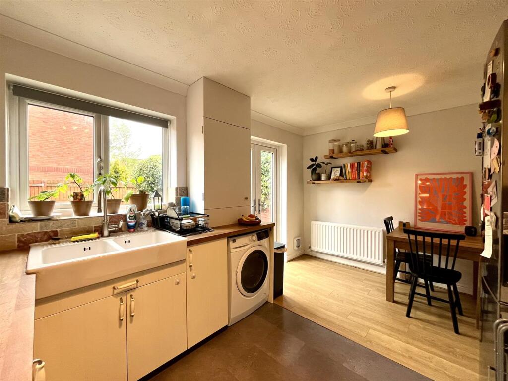 Kitchen Area Aspect 3