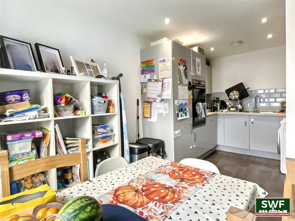 Kitchen3.jpg