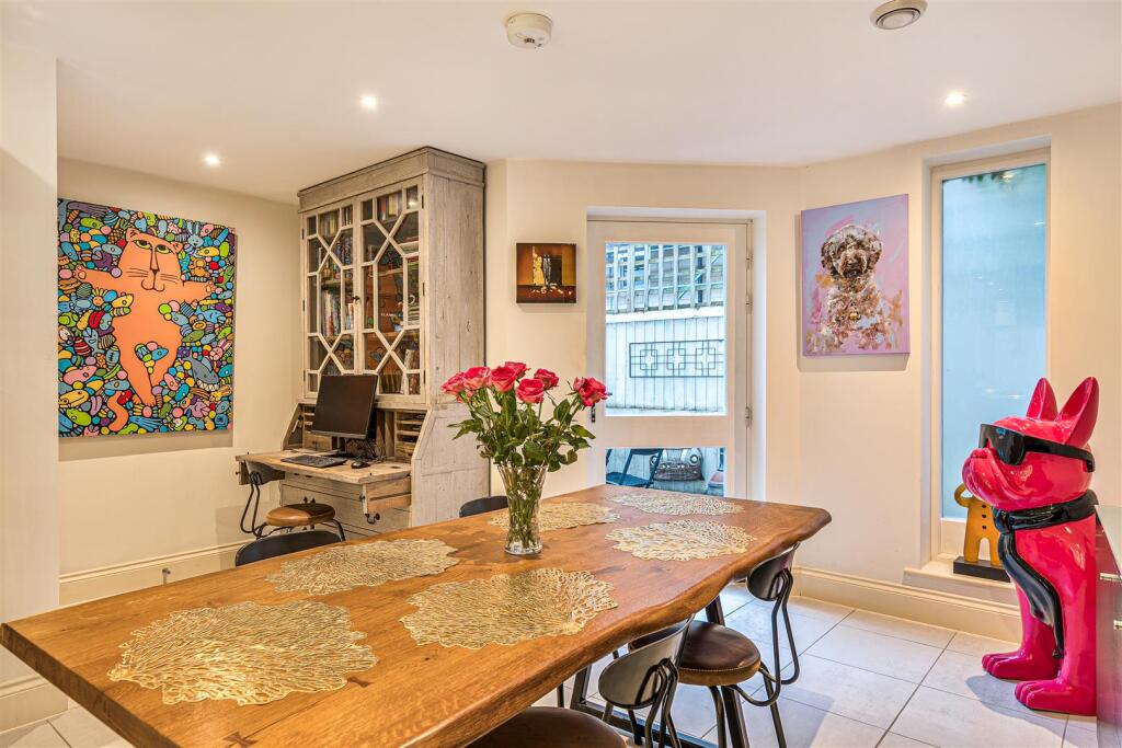 Dining Area (2).jpg