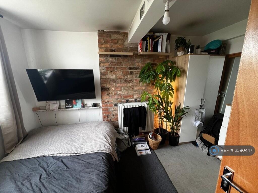 Room1 - The Tenant Is Currently Still Living Here