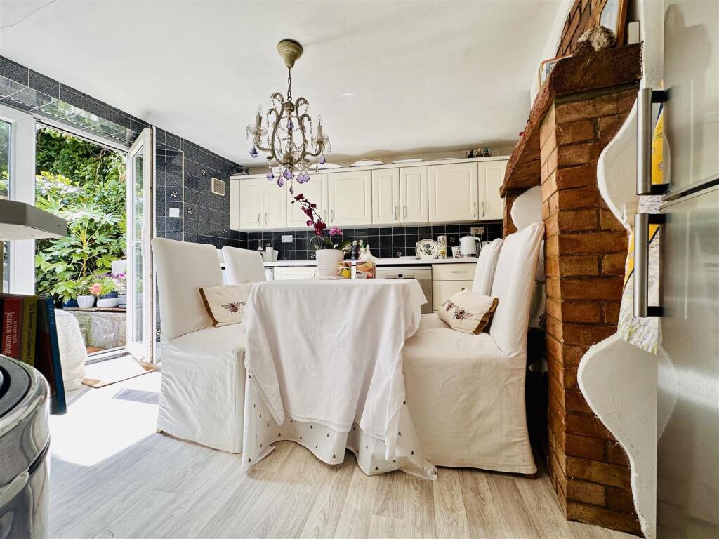 Kitchen / Breakfast Room