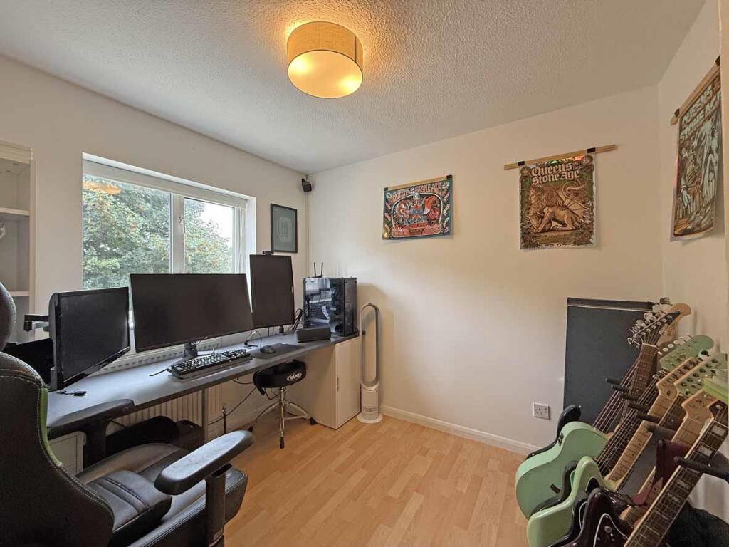 Cayley Way 39 - Bed 2.....jpg