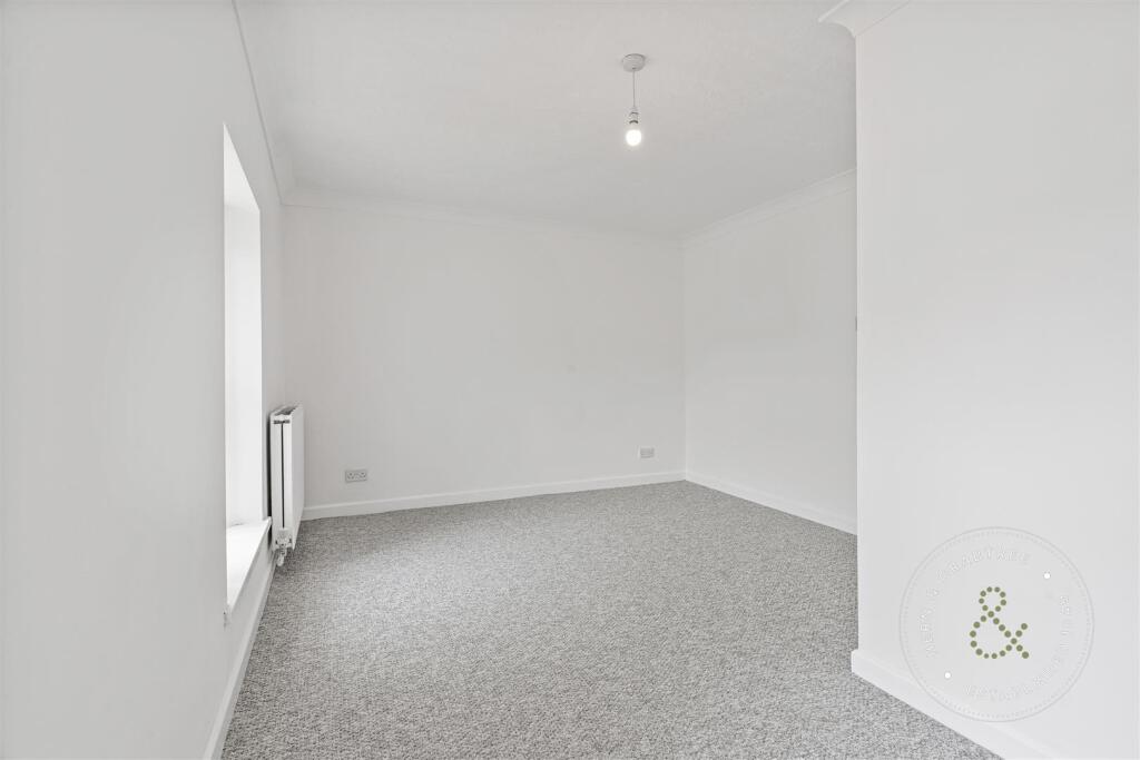 Cardiff Road, Taffs Well (7).jpg