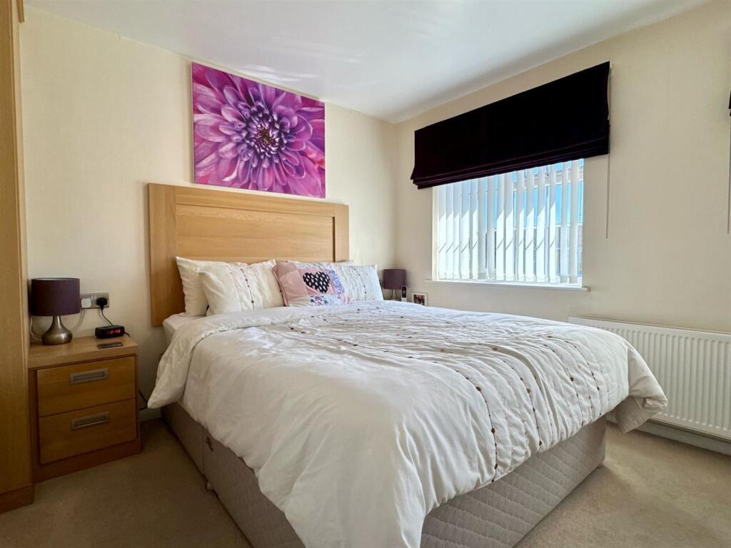 Master bedroom (2).jpg