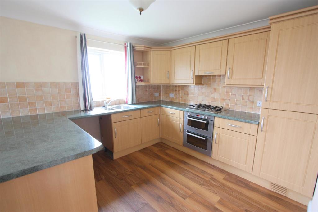 21 Pentire Heights Kitchen