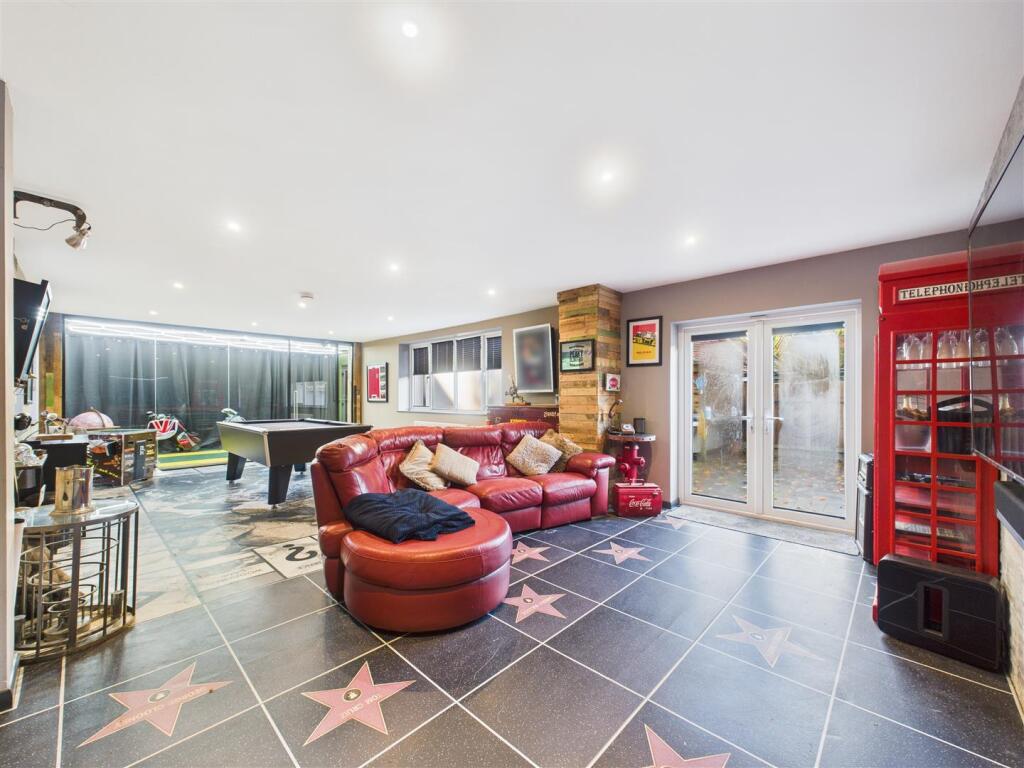 GAMES ROOM
