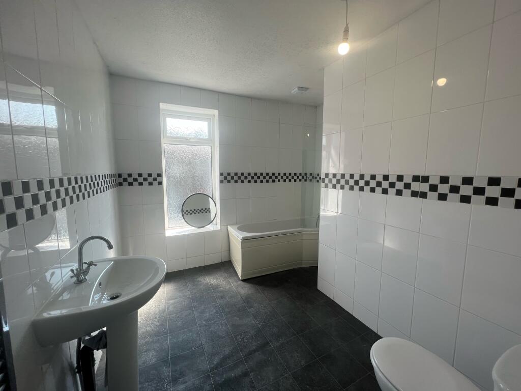 Bathroom suite