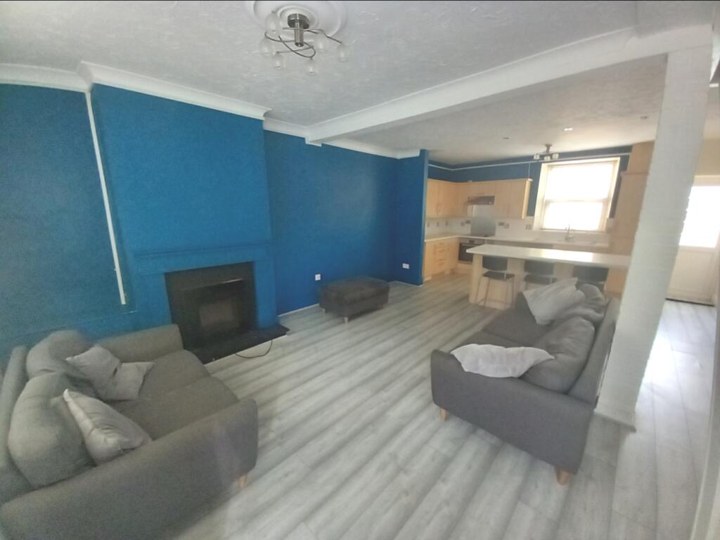 OPEN PLAN LIVING ACCOMMODATION