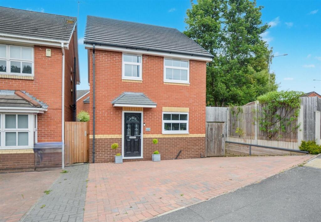 22a Summerfields Front.jpg