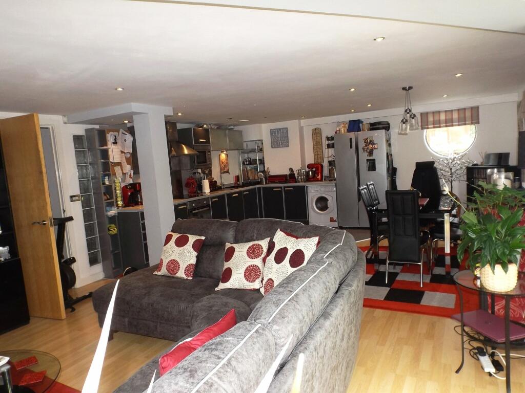 Open plan lounge/kit