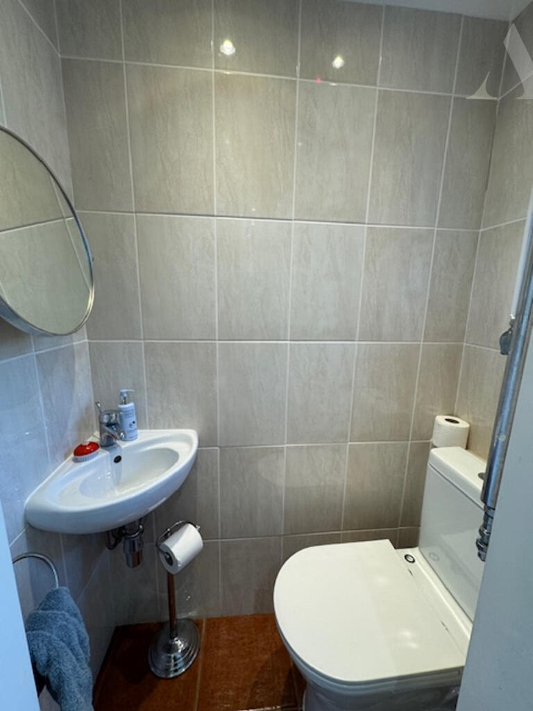 58 Bushbury Road downstairs wc.jpeg