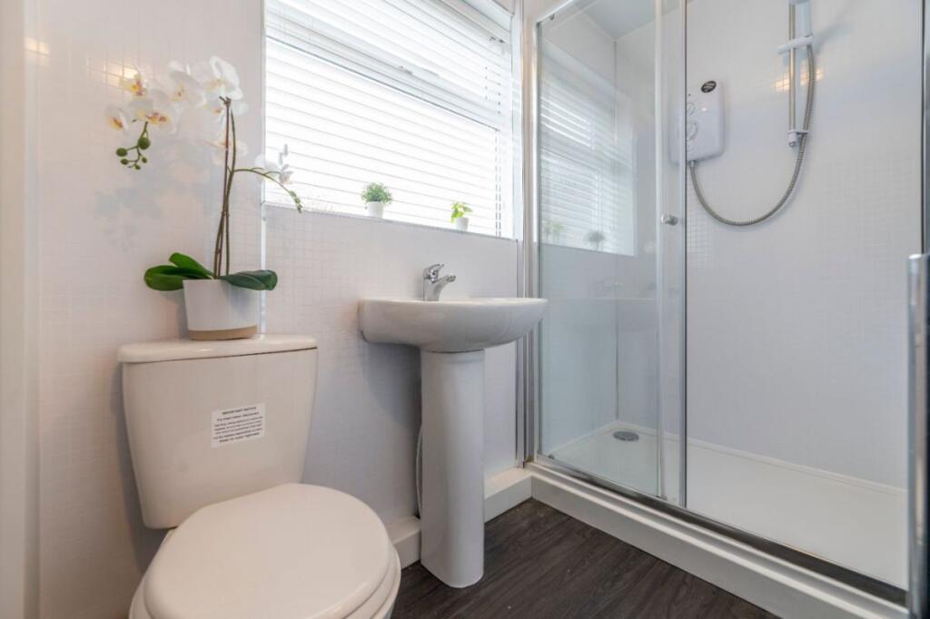153HS - Bathroom
