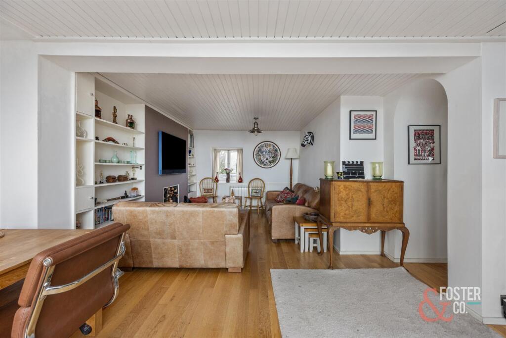 Powis Square, 17, Flat 5-010.jpg