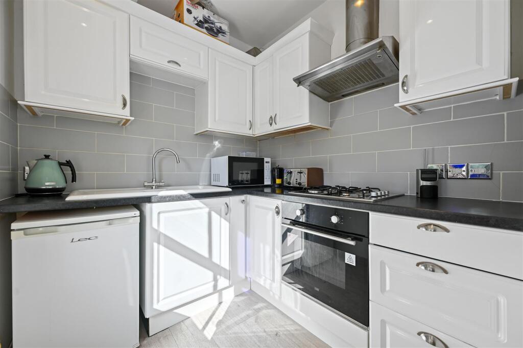 Brckenbury Gardens - Kitchen