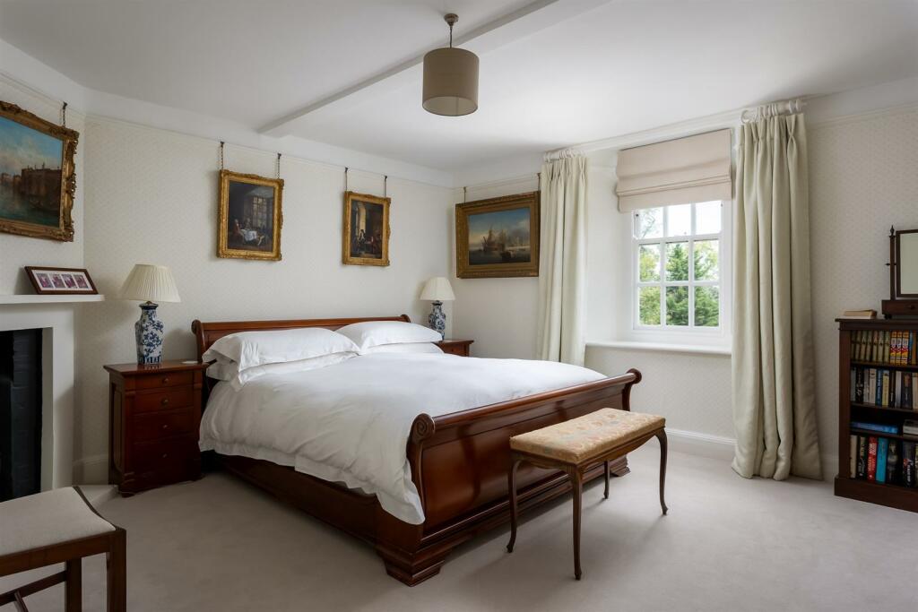 52 - Overbutterrow House - GL5 5BP - Web.jpg
