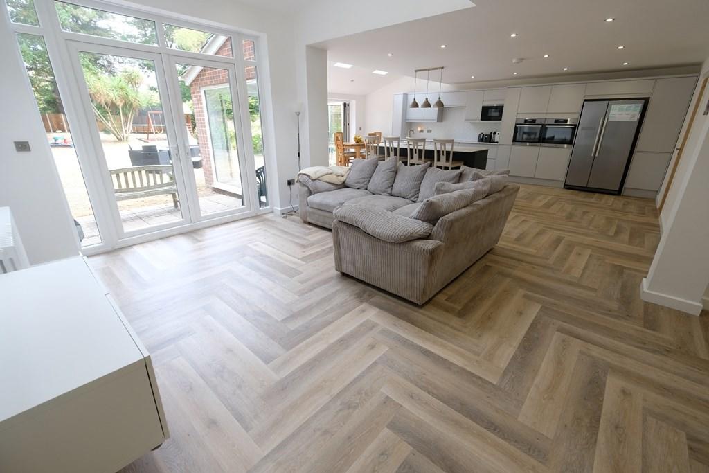 OPEN PLAN ROOM