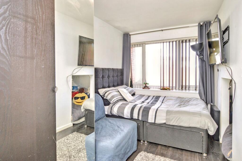 Downstairs Bedroom (3)