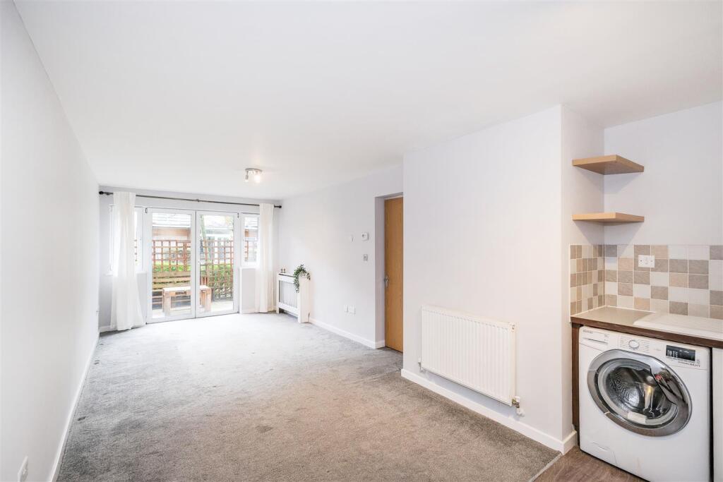 18 Cannock Court-12.jpg