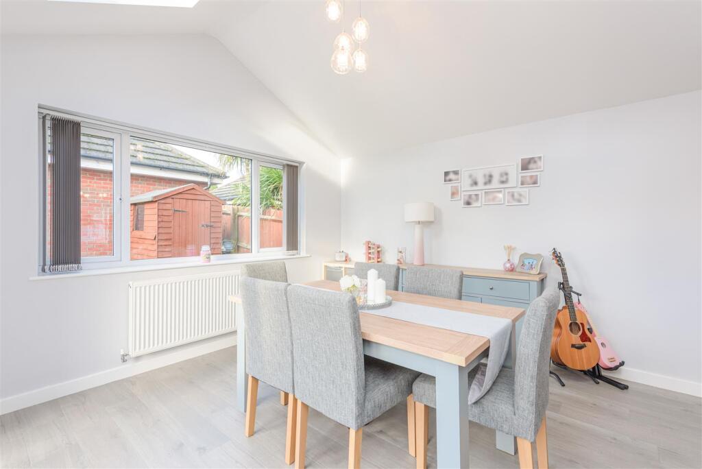 8 Lindores Road