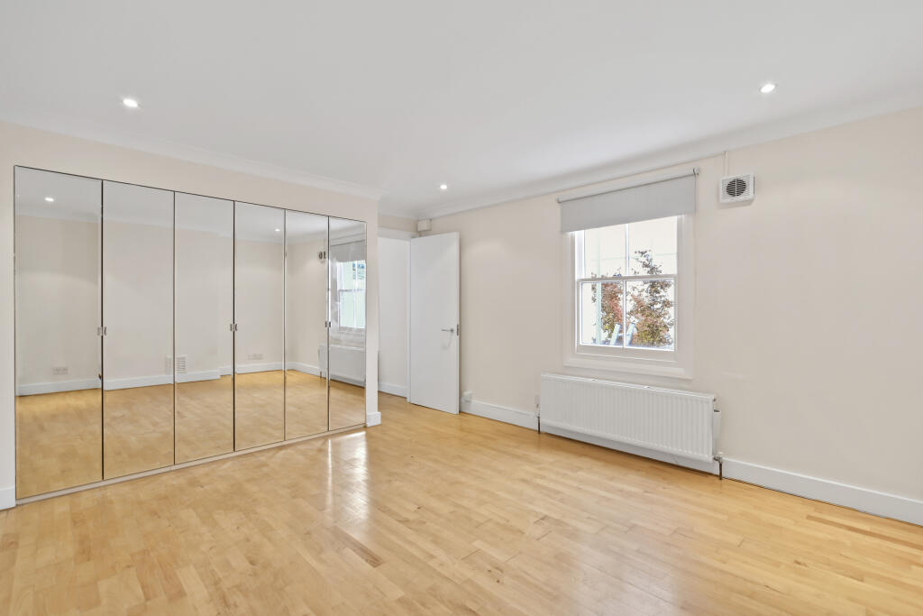 Master Bedroom (2).j