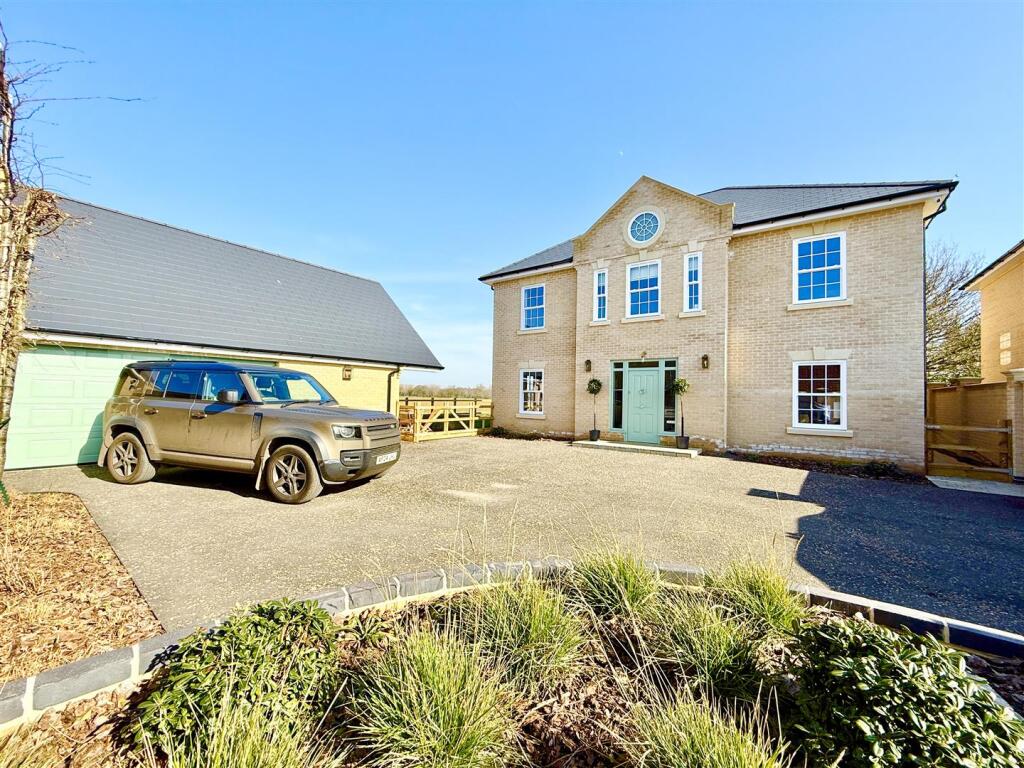 front aspect and driveway.JPEG