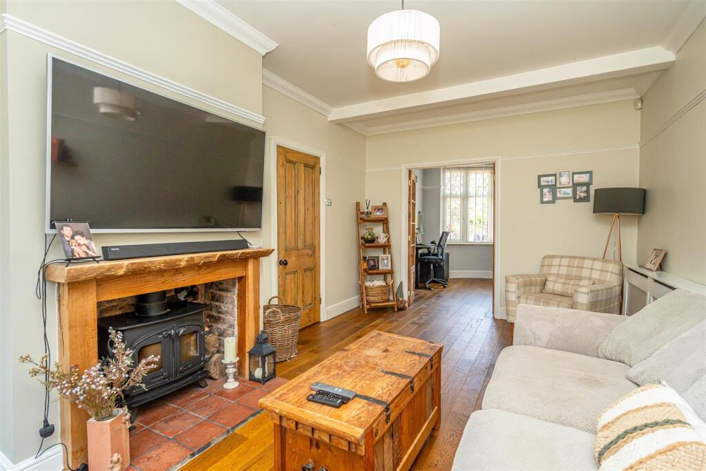 18 Sedgley Road-Living Room (2).jpg