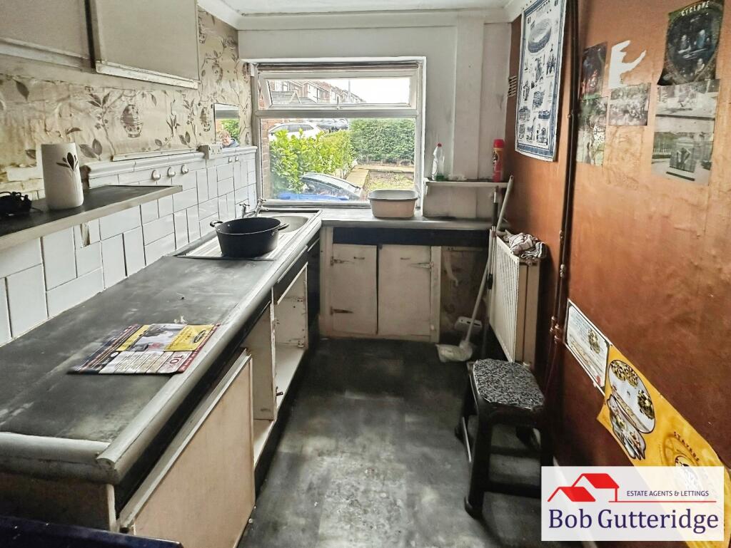 FITTED KITCHEN