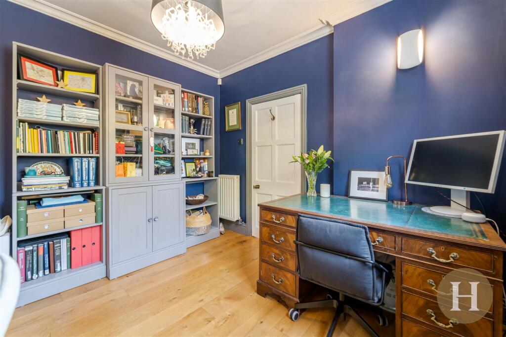 Hadleigh Estate Agents-41.jpg