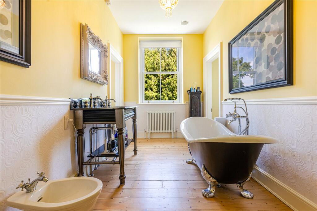 En Suite Bath