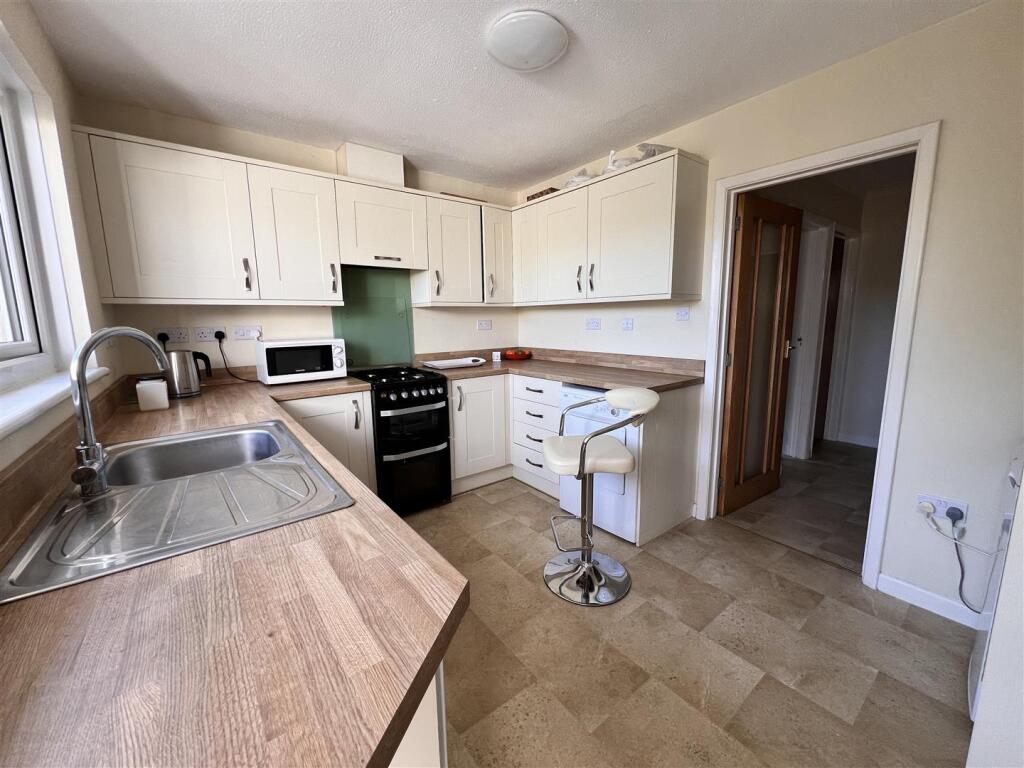 Kitchen: