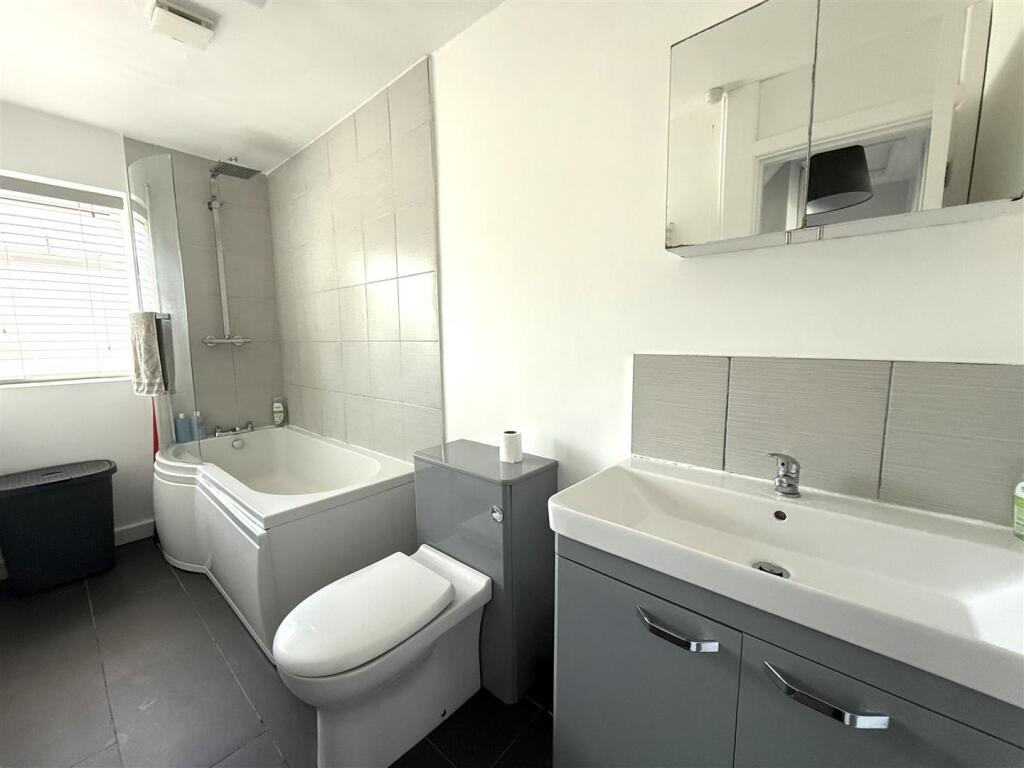8 hislop bath.jpeg