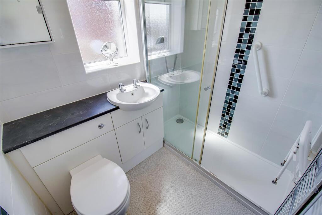 SHOWER ROOM/W.C.