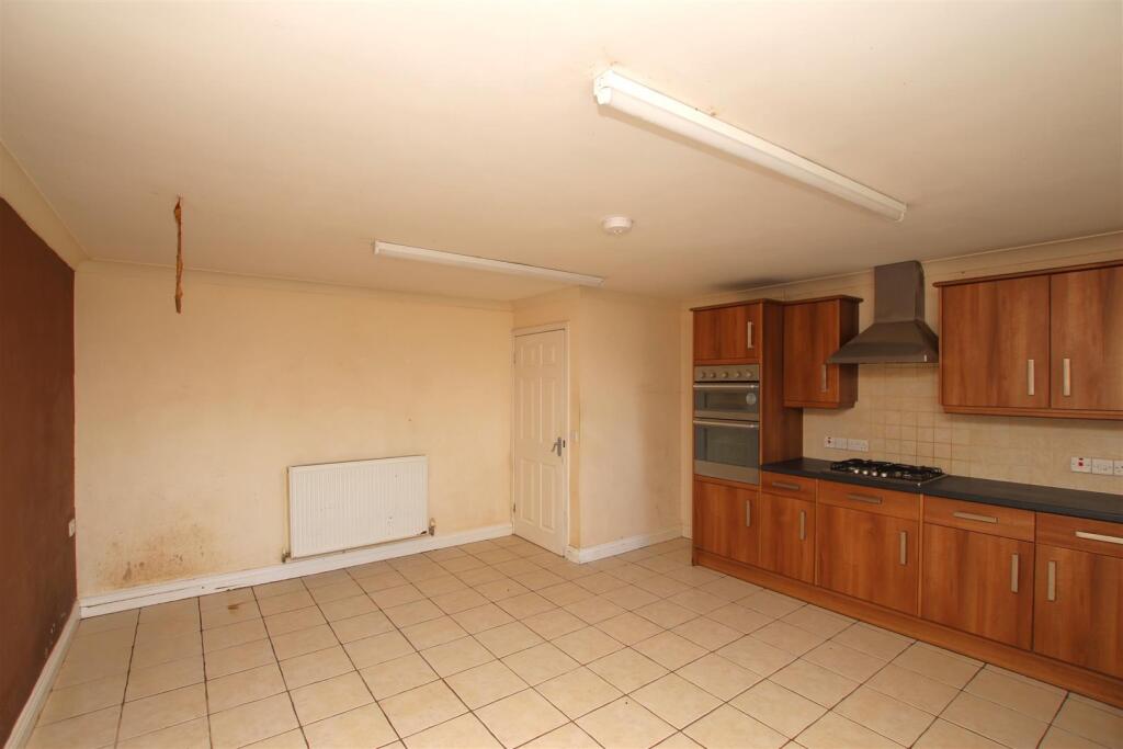 Kitchen &amp; Breakfast Room - b.JPG
