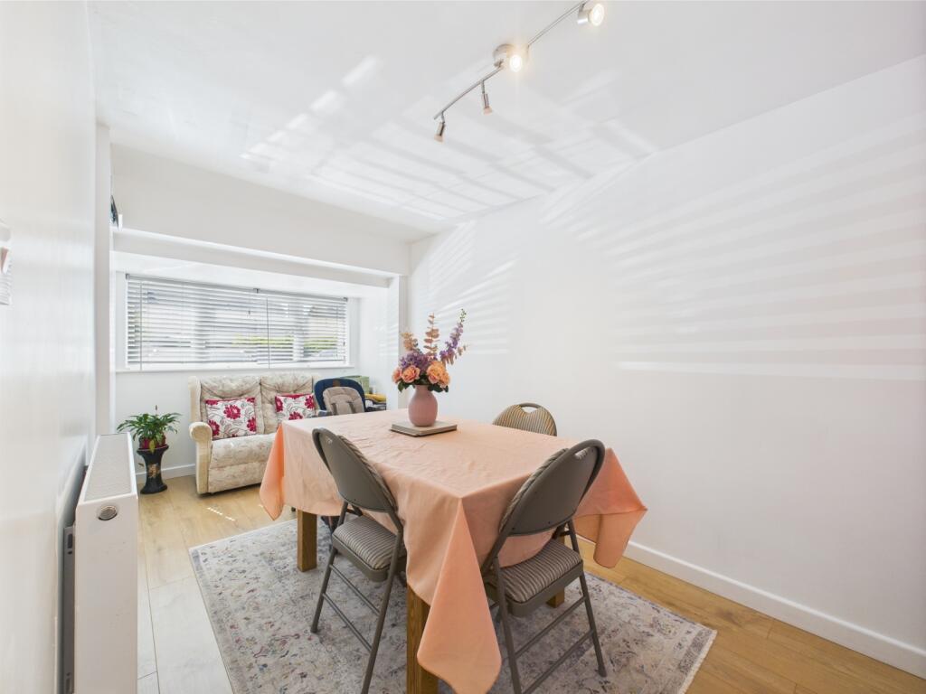 CAM02023G0-PR0140-STILL017