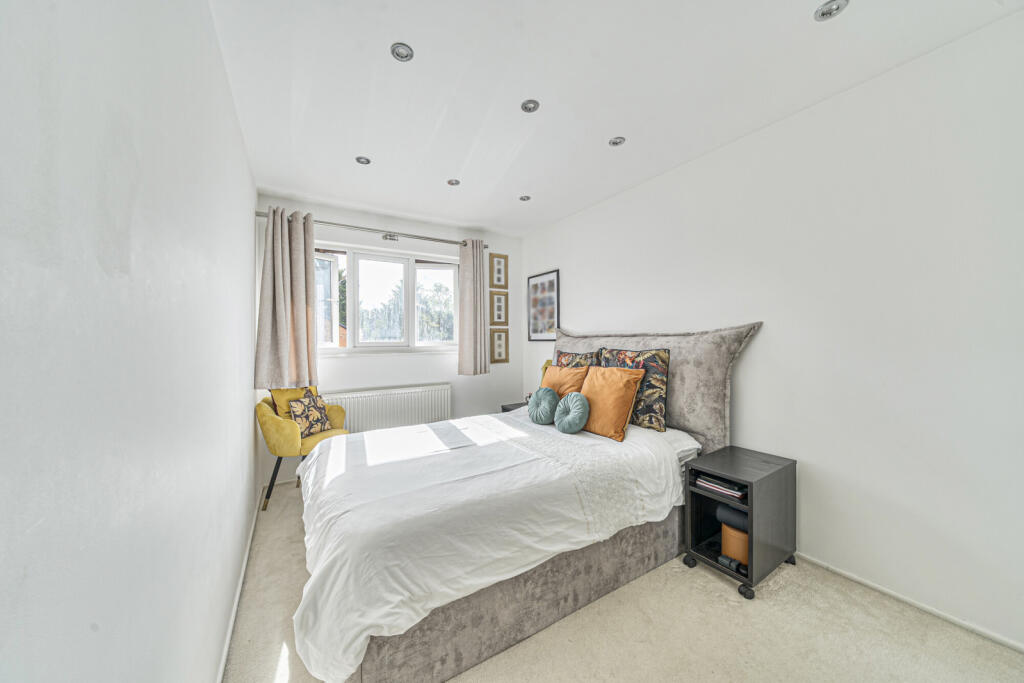 1348852-3-68b8277...