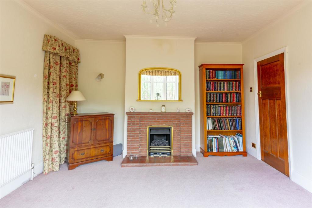 Living Room DSC_7413-HDR copy.jpg
