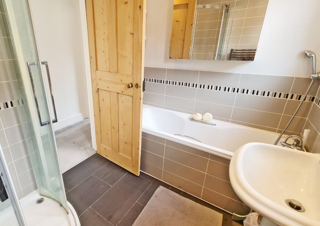 Family Bath/Showr Rm