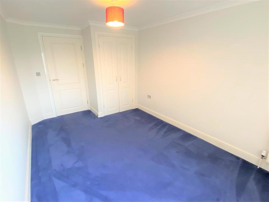 11 Longshore Apartments Bedroom