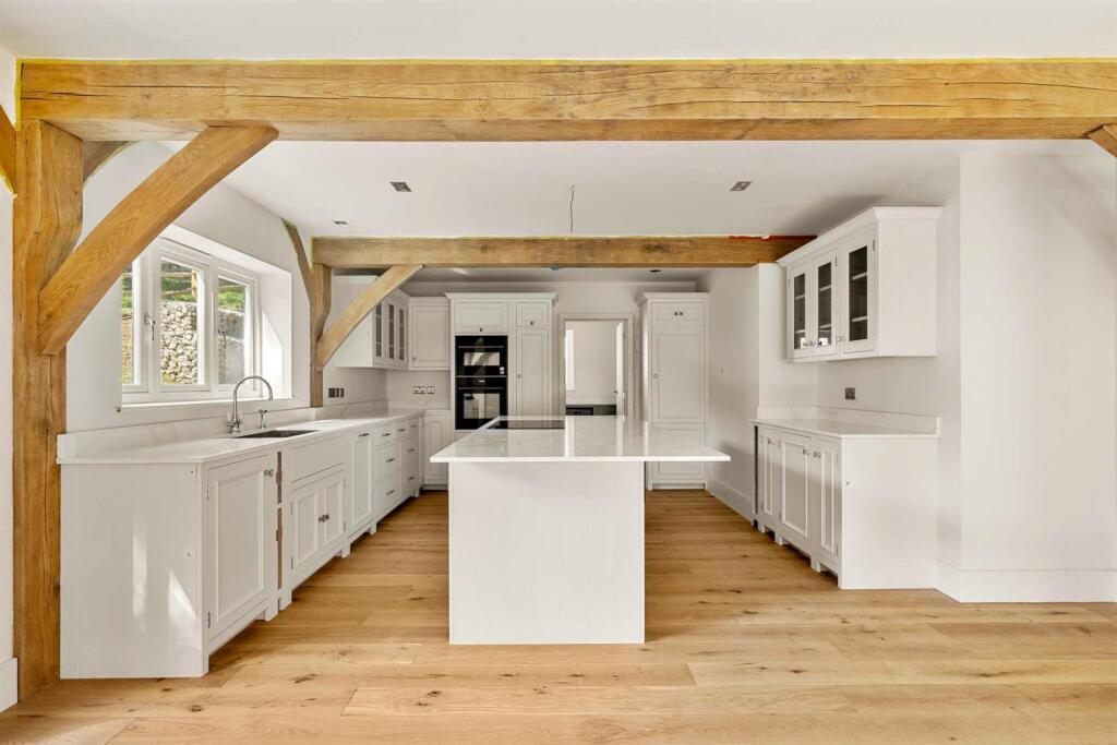 Oak Lodge, Dorking Road, Gomshall, GU5 9NY-102-192