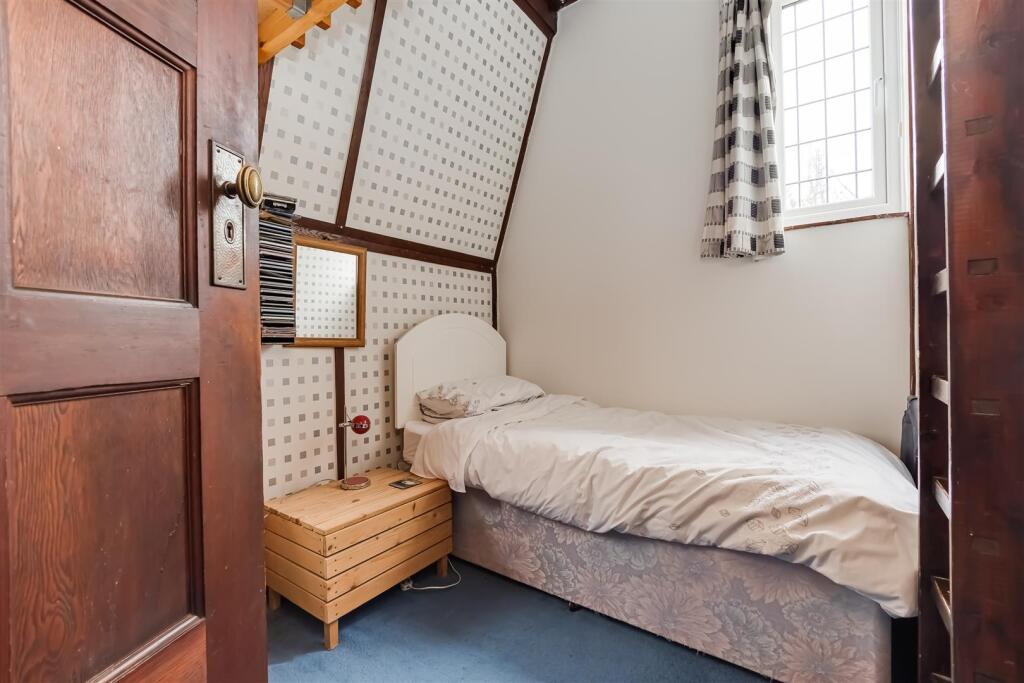 house-tudor-close-cheam-120.jpg