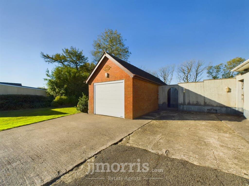 Detached Garage