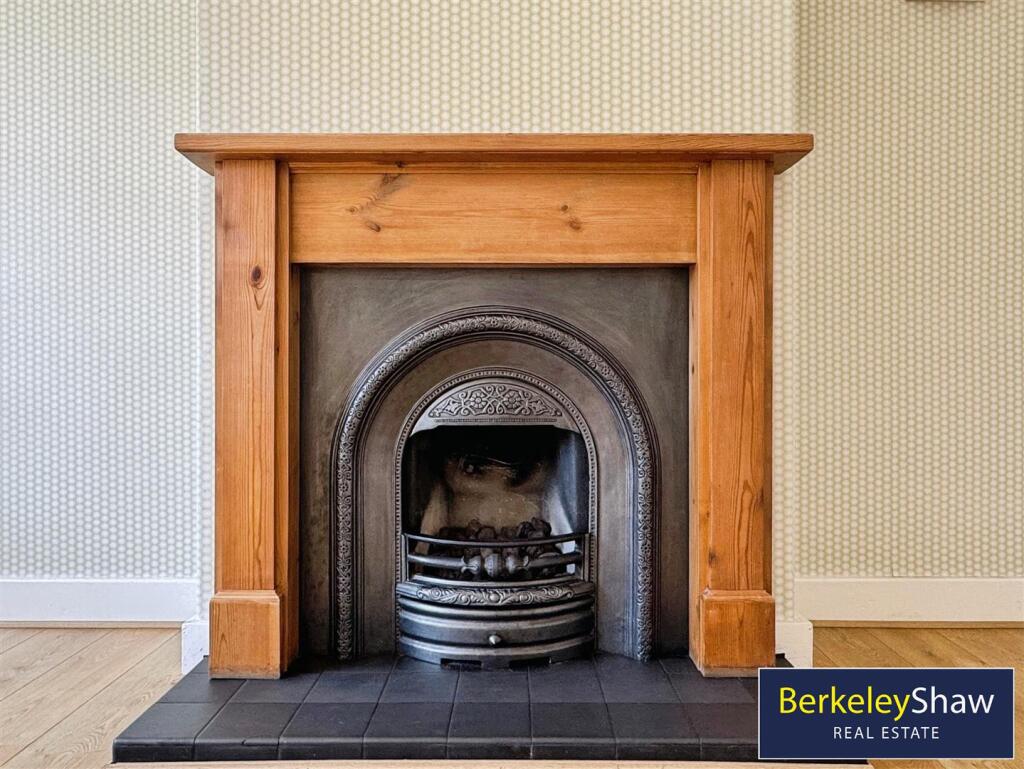 Moorgate Avenue, Crosby