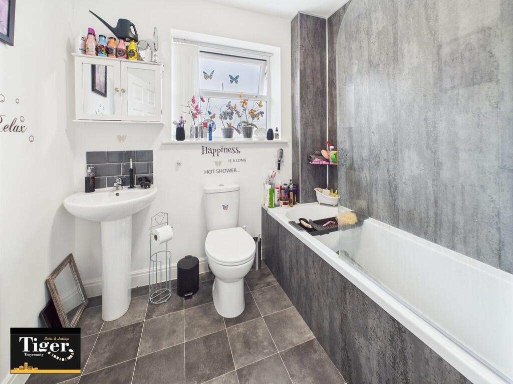 CAM02176G0-PR0653...